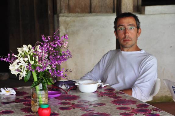 Ansioso, esperando porção de quesadillas na região de Comitan, em Chiapas, no sul do México, fronteira com Guatemala